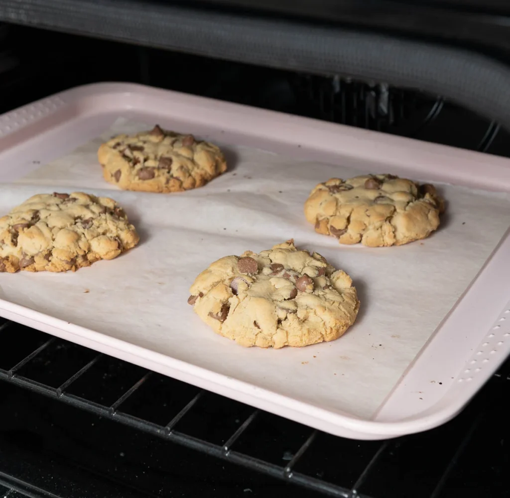 chocolate chip cookie