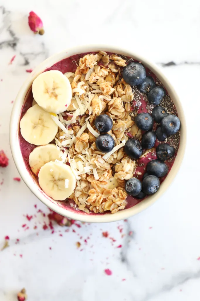 Smoothie Bowl with Berries and Granola Recipe