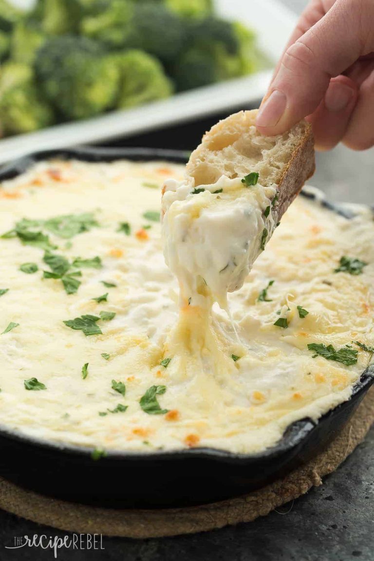 Baked Cheesy Chicken Alfredo Dip